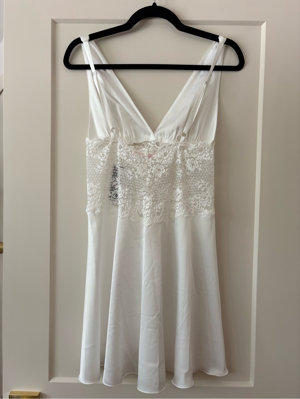 La Vie En Rose White V-Neck Lace Slip/Nightie - Picture 2 of 4